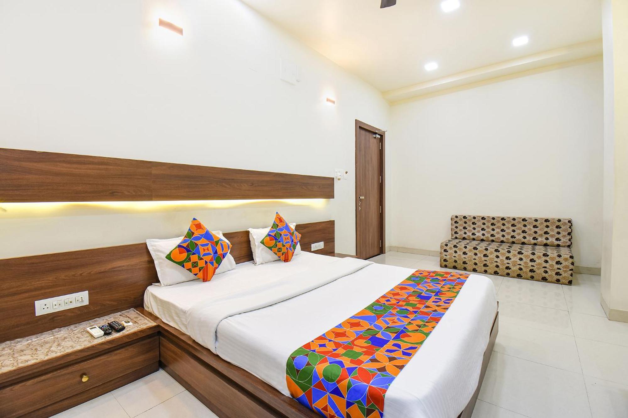 Fabhotel Royal Suits - Nr Mahadji Shinde Chhatri Pune Esterno foto