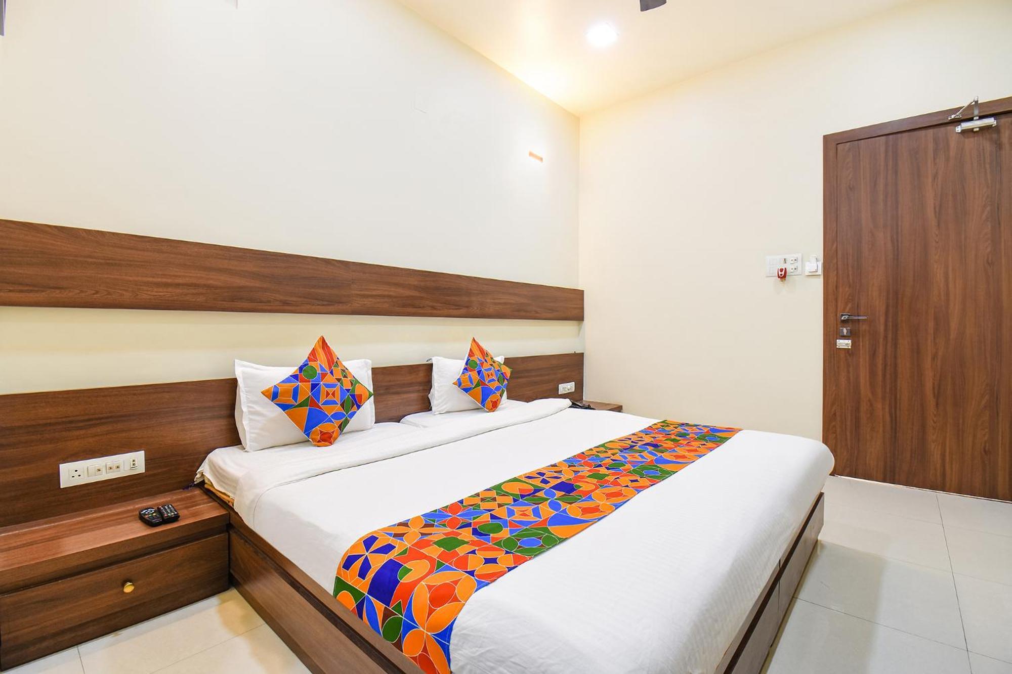 Fabhotel Royal Suits - Nr Mahadji Shinde Chhatri Pune Esterno foto