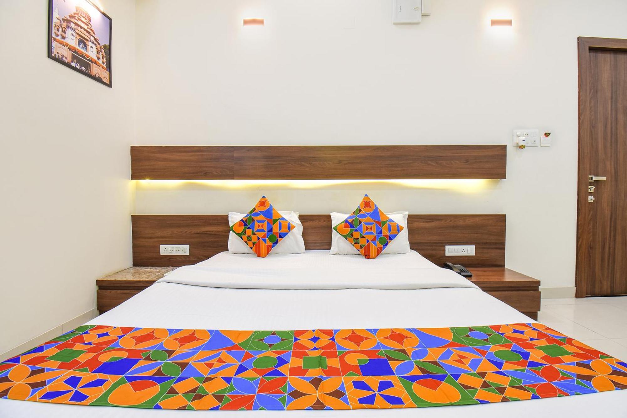 Fabhotel Royal Suits - Nr Mahadji Shinde Chhatri Pune Esterno foto