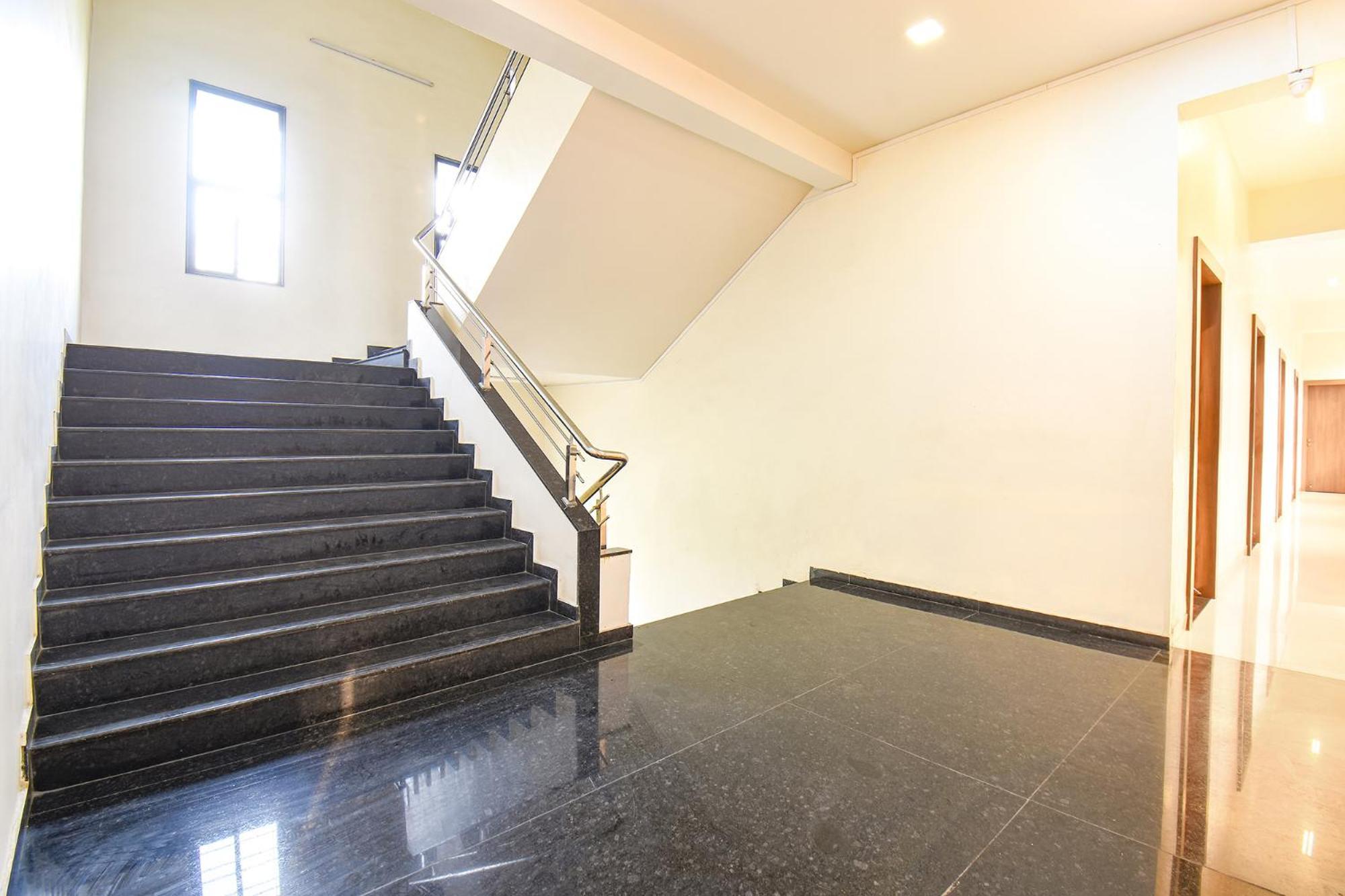 Fabhotel Royal Suits - Nr Mahadji Shinde Chhatri Pune Esterno foto