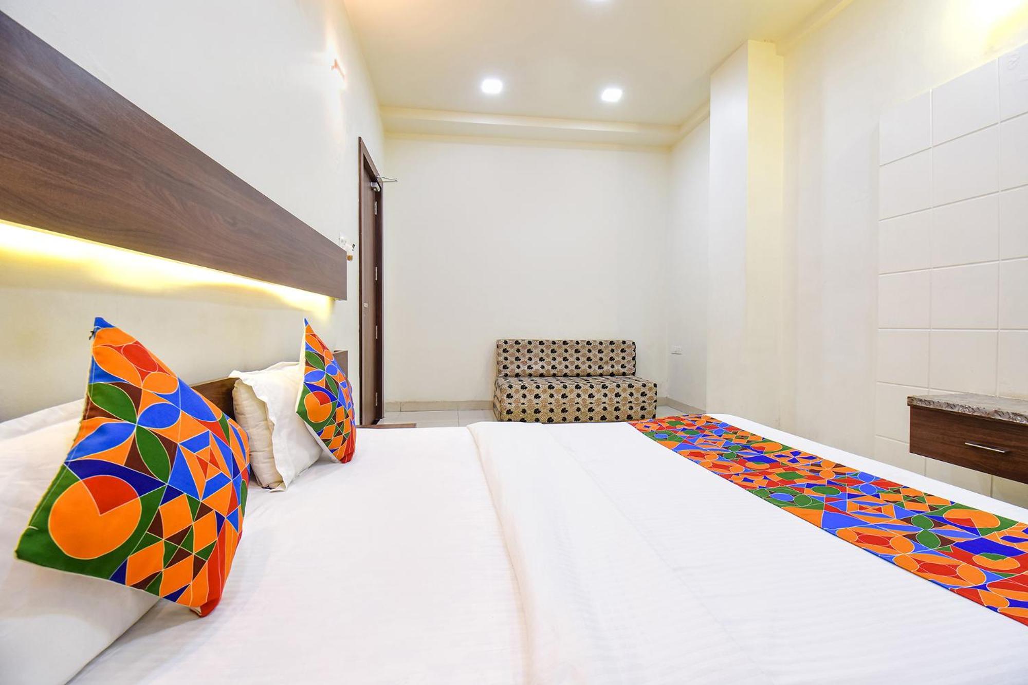 Fabhotel Royal Suits - Nr Mahadji Shinde Chhatri Pune Esterno foto