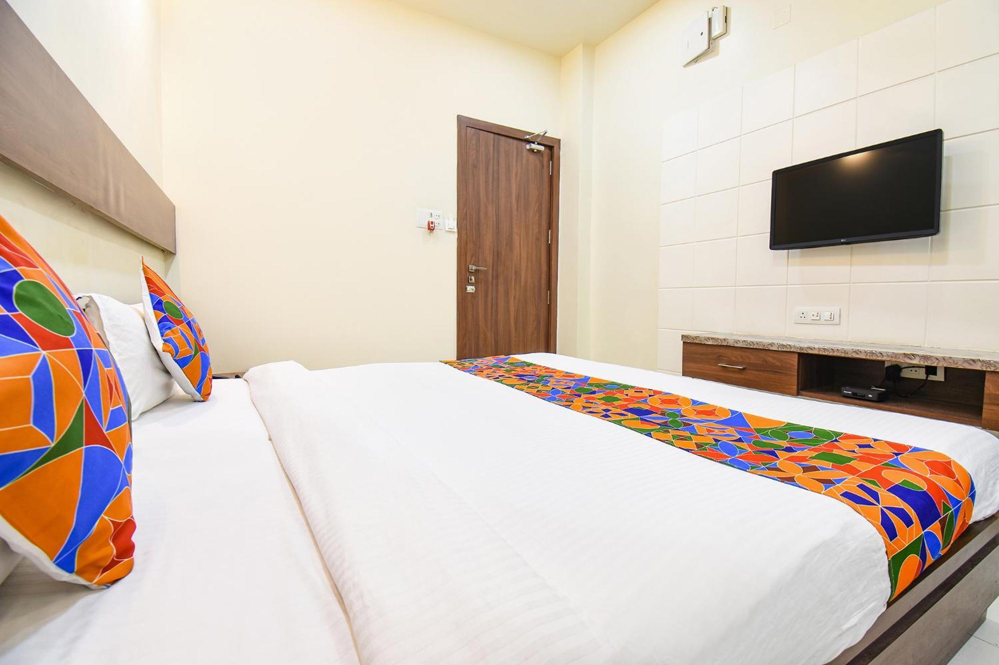 Fabhotel Royal Suits - Nr Mahadji Shinde Chhatri Pune Esterno foto